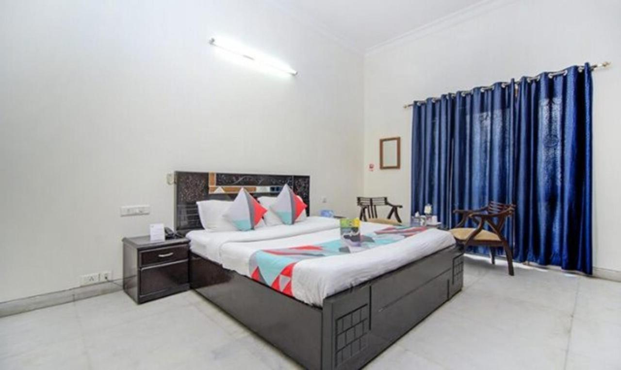 Fabexpress Ashray Hotel โนอิดา ภายนอก รูปภาพ